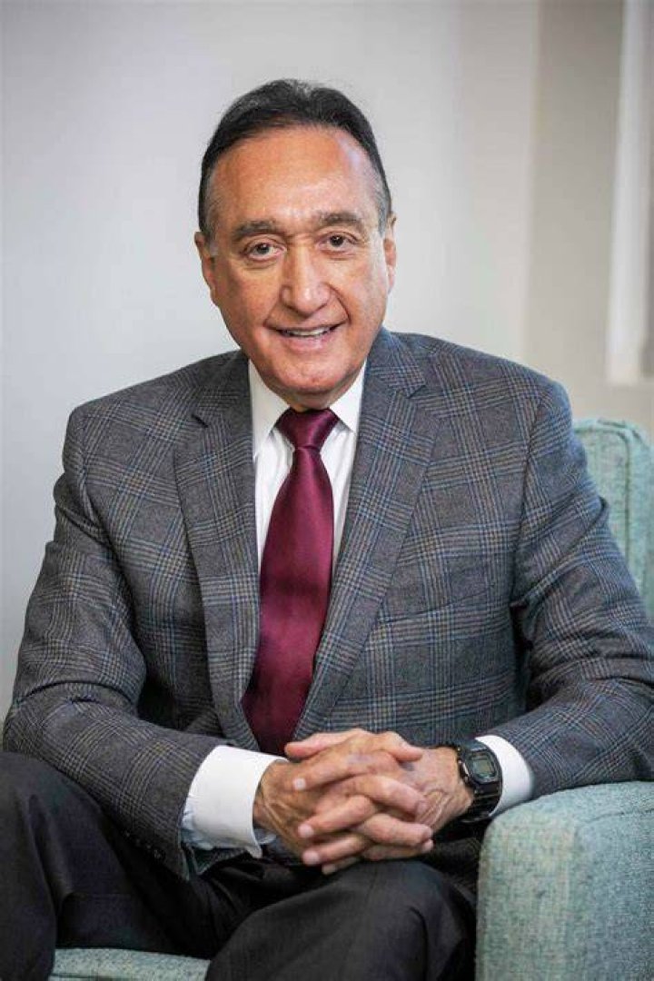 How Much Money Does Henry Cisneros Make? Latest Henry Cisneros Net Worth Income Salary